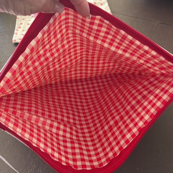 NWT Oilcloth pouch. White w/red polka dots - Picture 4 of 4